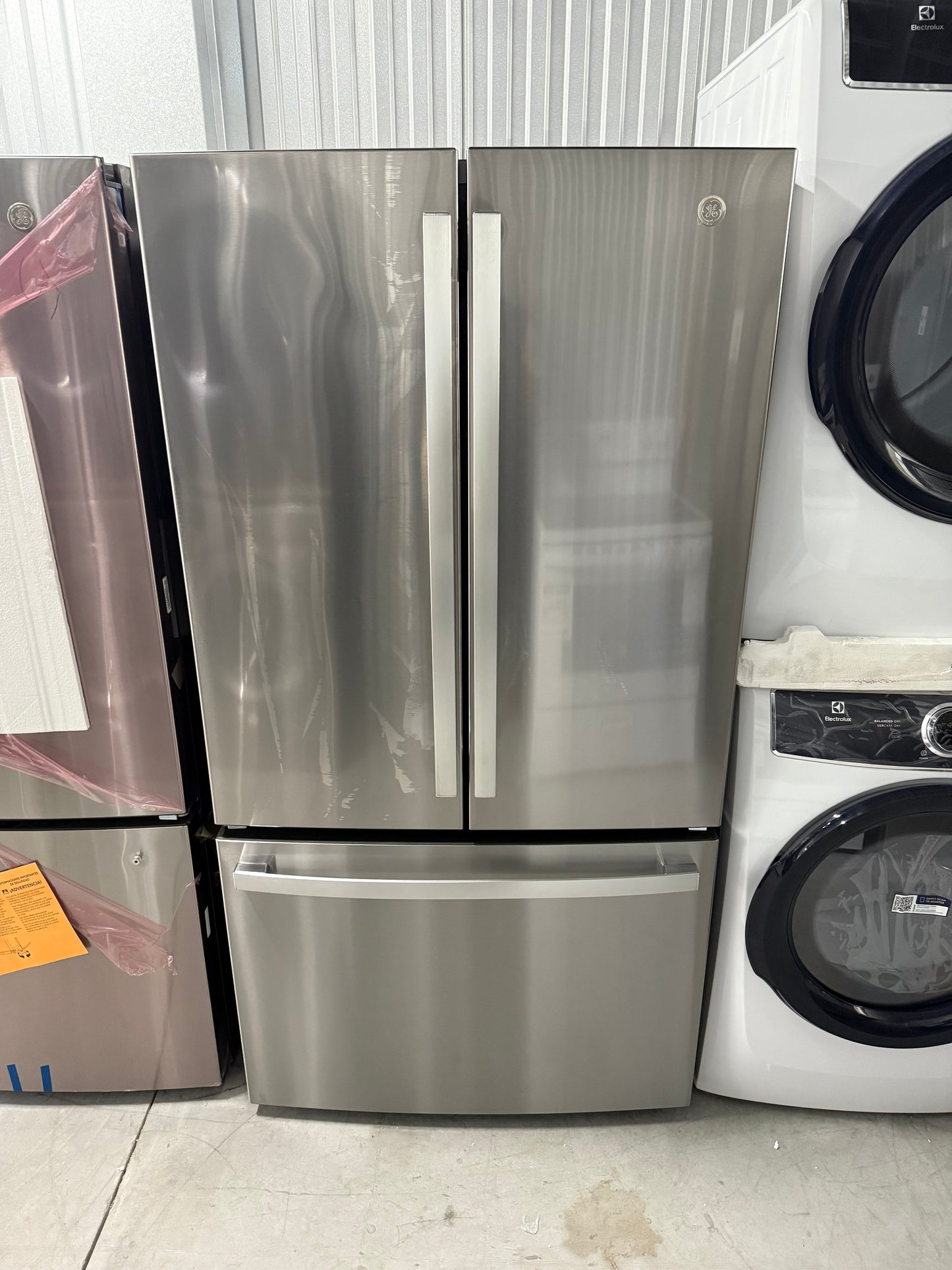 GE 36 IN. 27 CU.FT. BOTTOM FREEZER REFRIGERATOR WITH FROSTGUARD TECHNOLOGY - GNE27JYMFS